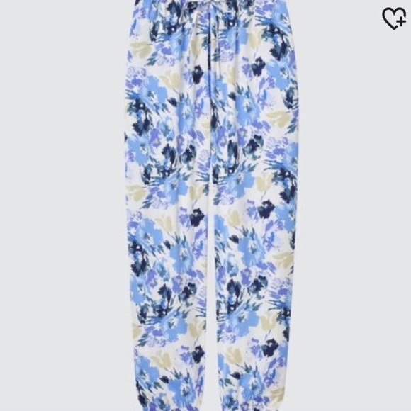 UNIQLO Set of SATIN DRAPE STRAIGHT PANTS and CAMISOLES - Picture 4 of 8